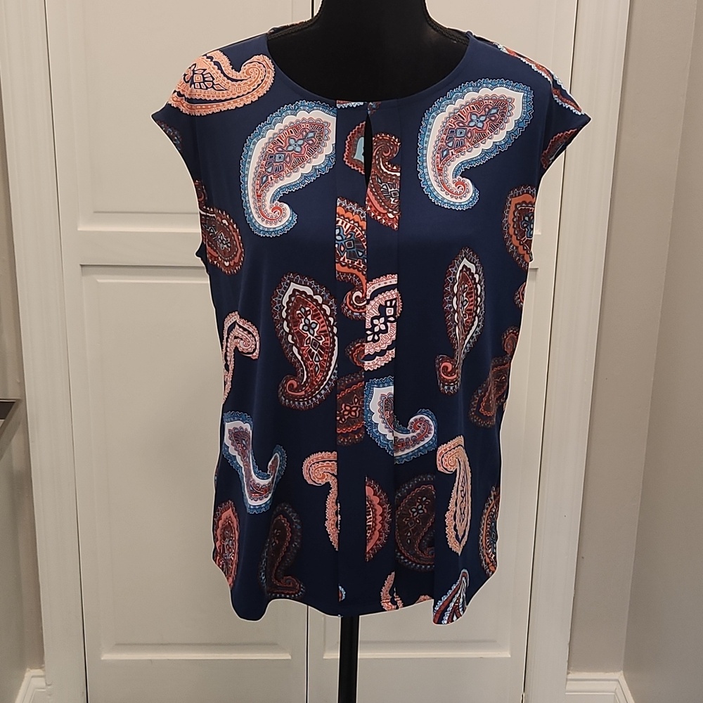 Ladie's sleeveless blouse